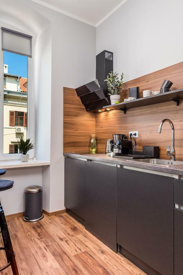 Porto Marina Apartments Rijeka Exterior photo